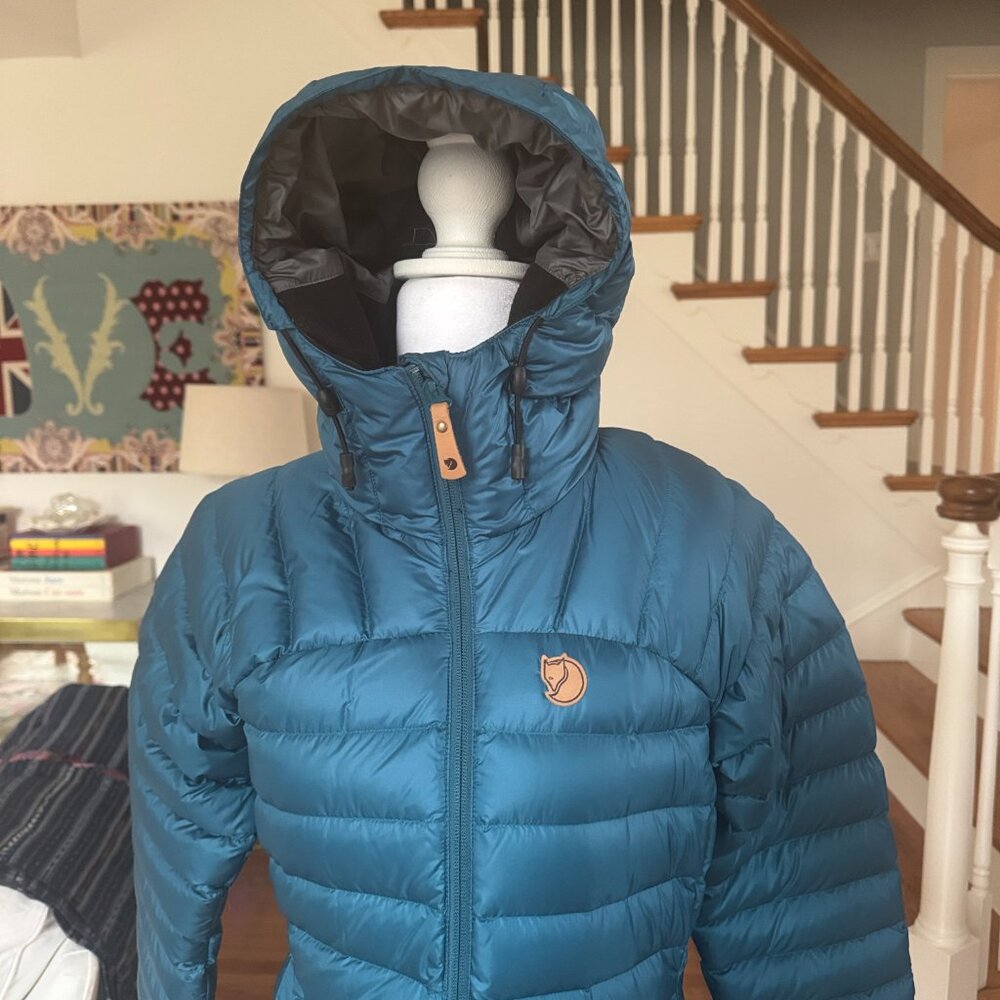 Fjallraven Women's Snow Flake Parka Down Jacket  Deep Sea Color New without tags